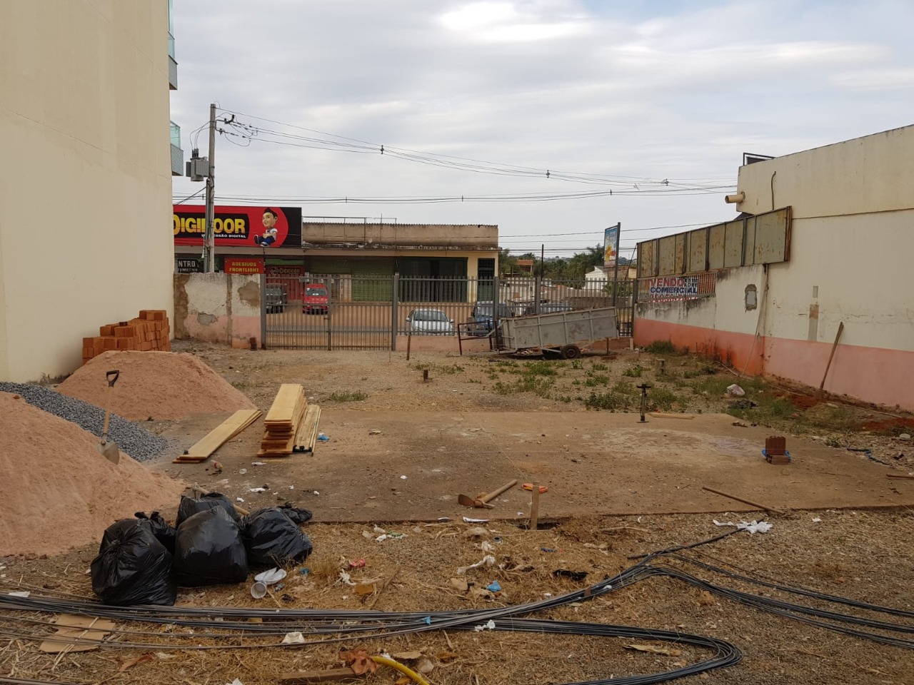 Terreno em construção da história da Gás Família